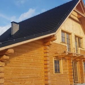 drewniany dom z bali